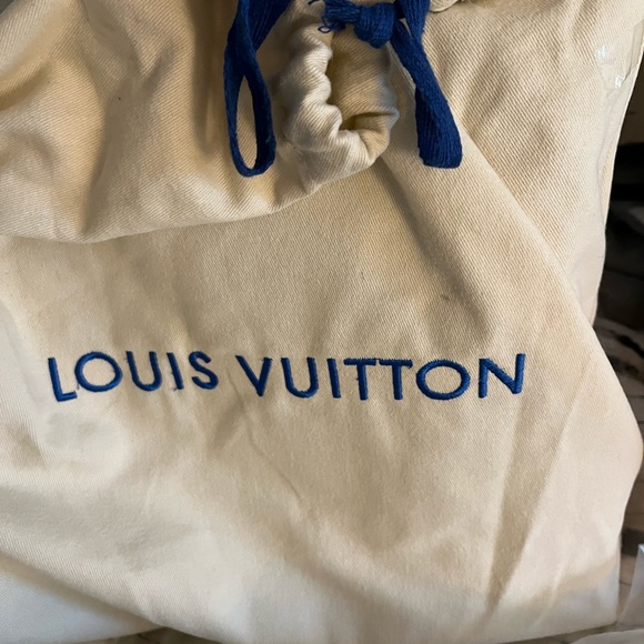 Louis Vuitton Petit Palais - Picture 3 of 12